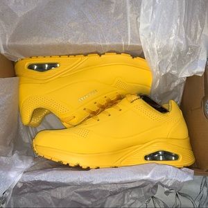 NWT Skechers Stand On Air shoes